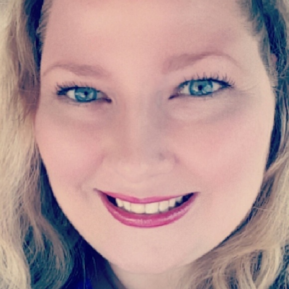 Meet your Posher, Erin - Picture 1 of 1